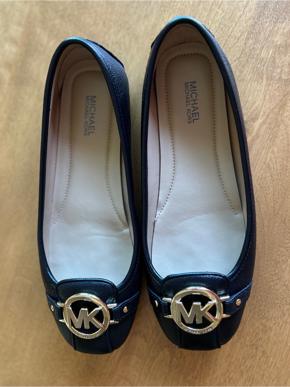 Michael Kors Women's Black MK Logo Leather Fulton Flats. Gold Logo Size 6 1/2